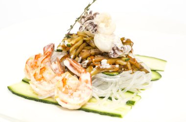 karides salatası yeşil sebze ve kerevit