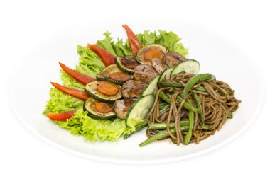 Spagetti ve sebze ile