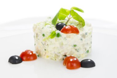 ringa balığı salata avokado sosu ile