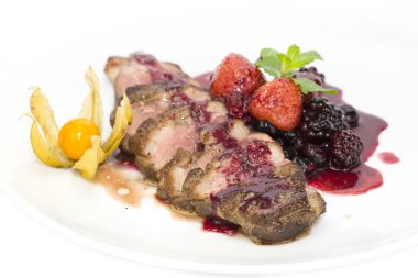 Pekin ördeği berry sos ile