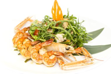 karides salatası yeşil sebze ve kerevit