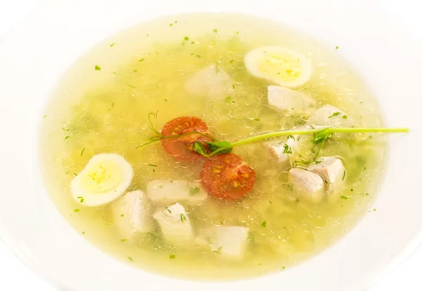 Soupe de poulet aux nouilles et œufs — Photo