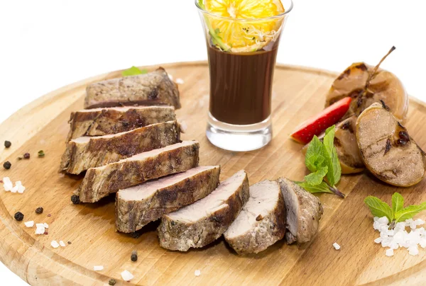М'ясо смажене на грилі з овочами — стокове фото