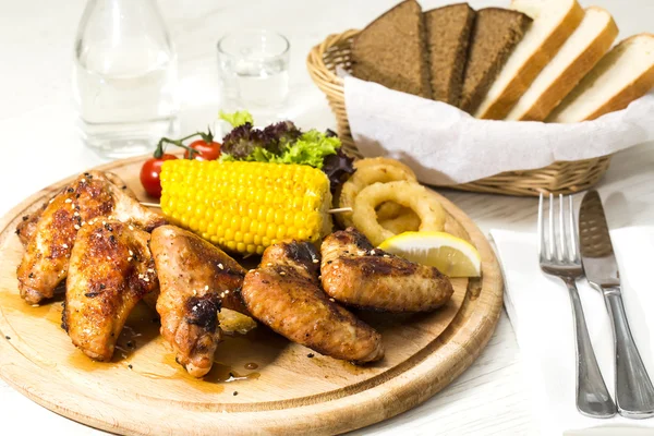 Chicken Wings werden gegrillt — Stockfoto