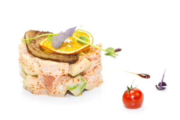 채소와 토마토 샐러드, 생선, 계란 장식 — 스톡 사진