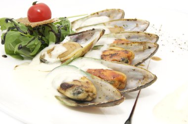 Midye sos ve yeşillik