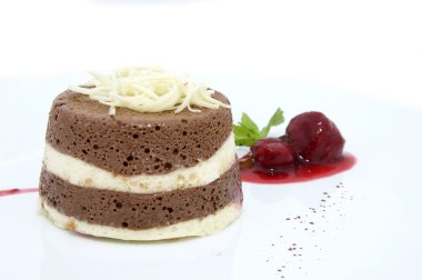 Çikolata kremalı tatlı