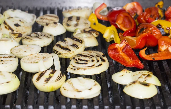 Groenten koken op de grill — Stockfoto