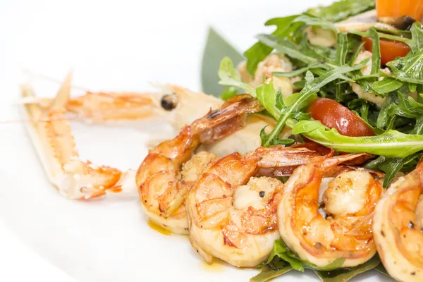 Shrimp salad greens vegetables and crayfish — Stock Photo, Image