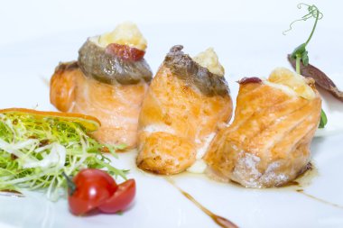 fırında somon böreği