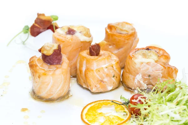 Rouleaux de saumon cuits au four — Photo