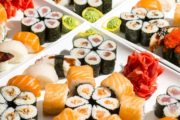 Sushi heerlijke zeevruchten — Stockfoto