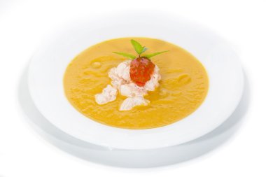 karides ve domates ile kabak çorbası