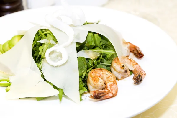 Salad udang hijau sayuran dan udang karang — Stok Foto