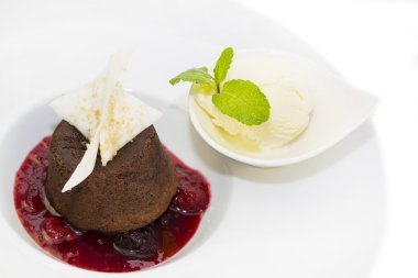 Haşhaşlı tatlı dondurma ile