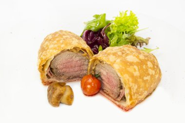 Beef in pastry with salad