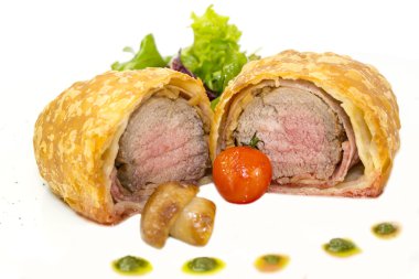 Beef in pastry with salad