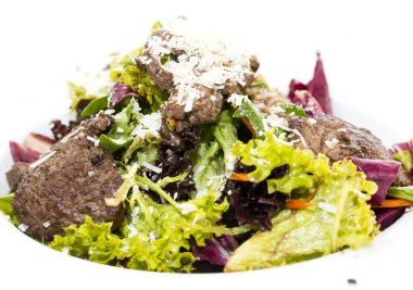 sığır eti ve sebze sıcak salata