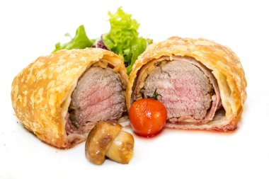 Beef in pastry with salad