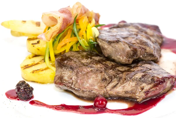 Steak with asparagus and salad — Stock Photo, Image