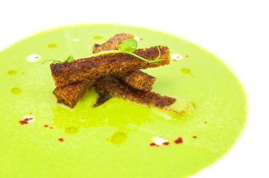 croutons bezelye çorbası