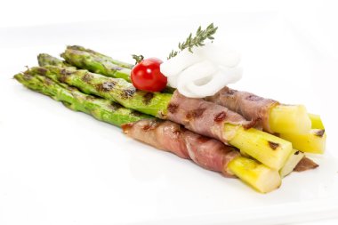 kuşkonmaz ve ızgara domuz pastırması