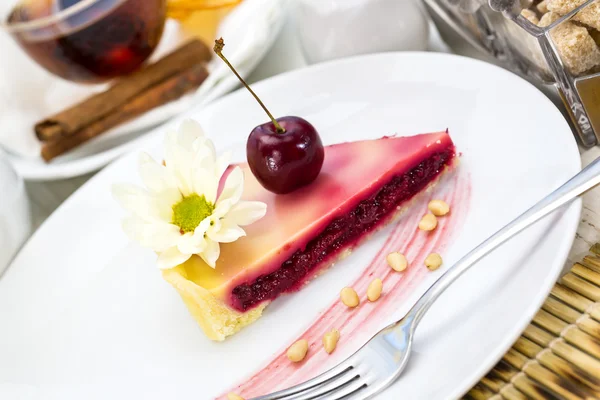 Pedaço de torta de cereja — Fotografia de Stock