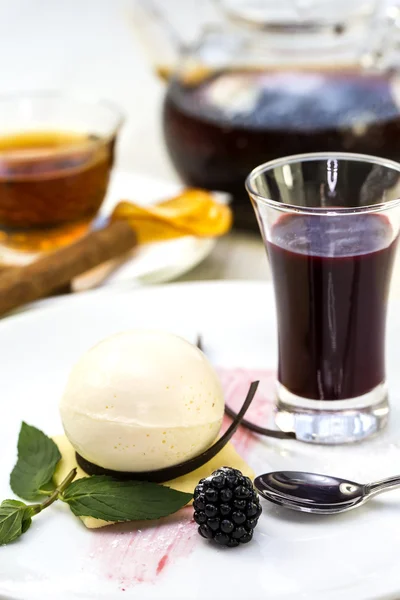 Dessert, ein Stück Kuchen — Stockfoto