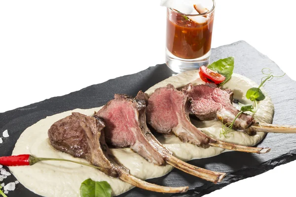 Costolette di agnello cotte alla griglia — Foto Stock