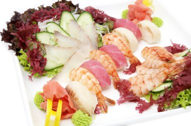 sushi lezzetli deniz ürünleri