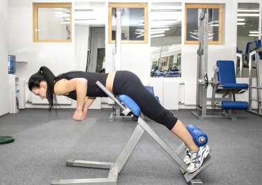 genç kızı spor salonunda