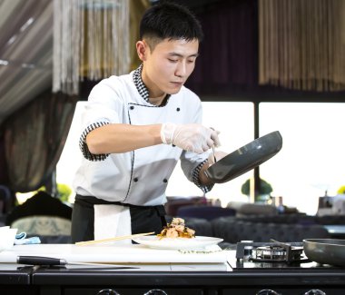 Japon Şef yemek hazırlama