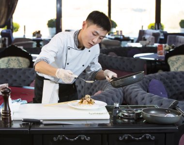 Japon Şef yemek hazırlama