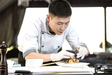 Japon Şef yemek hazırlama