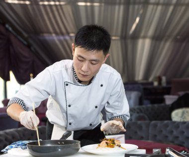 Japon Şef yemek hazırlama