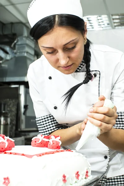 Pastane chef pasta Süsle — Stok fotoğraf