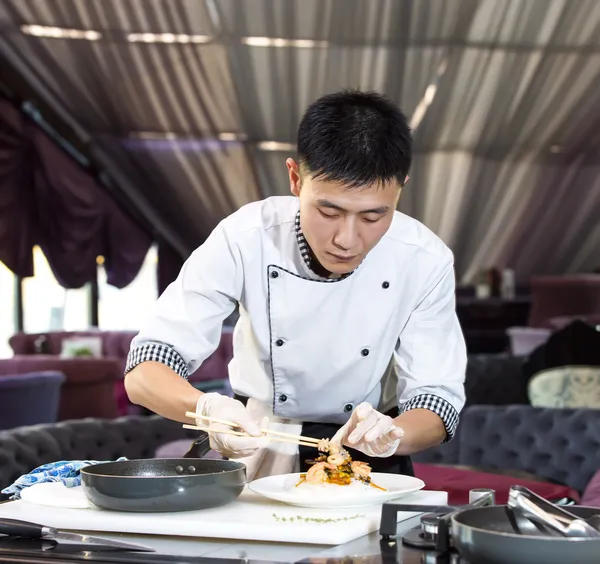 Japon Şef yemek hazırlama