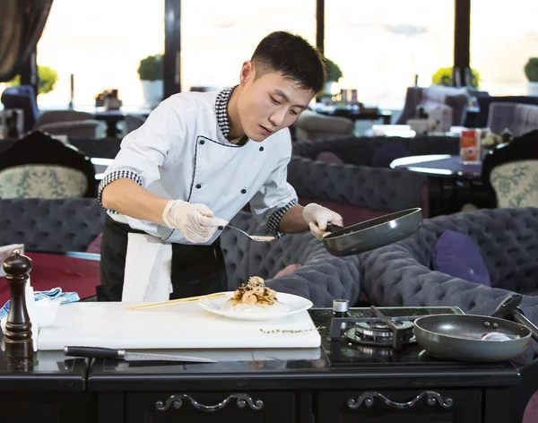 Japon Şef yemek hazırlama