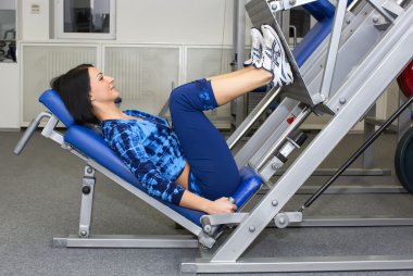 genç kızı spor salonunda