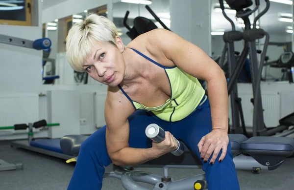 Concursos de musculación femenina adulta — Foto de Stock