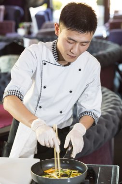 Japon Şef yemek hazırlama