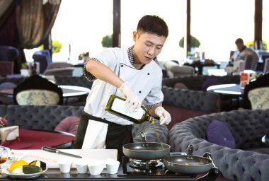 Japon Şef yemek hazırlama