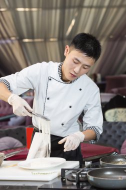 Japon Şef yemek hazırlama