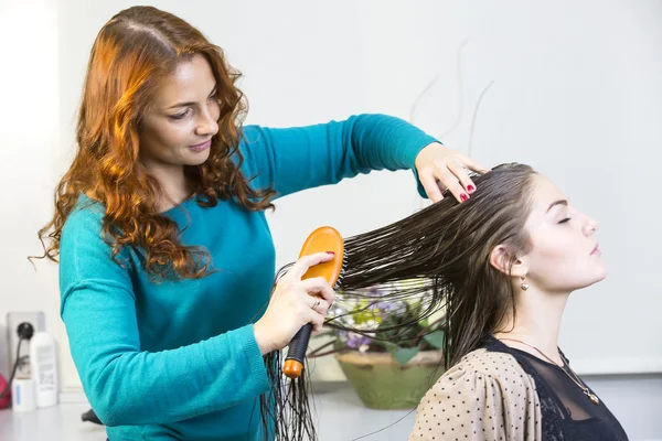 Žena v salonu krásy — Stock fotografie