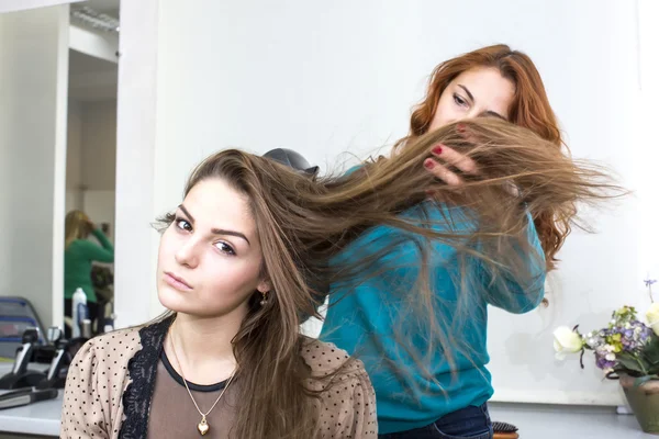 Žena v salonu krásy — Stock fotografie