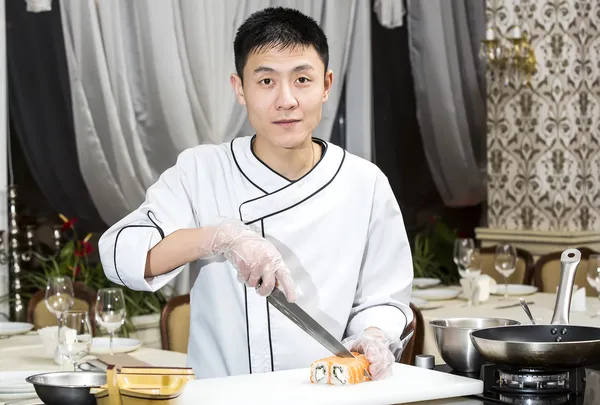 Japanese chef with a plate of sushi — Stock Photo, Image