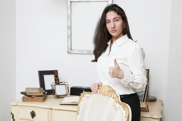 Menina no escritório — Fotografia de Stock