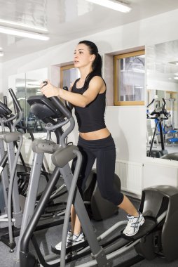 genç kızı spor salonunda