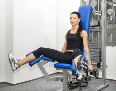 genç kızı spor salonunda