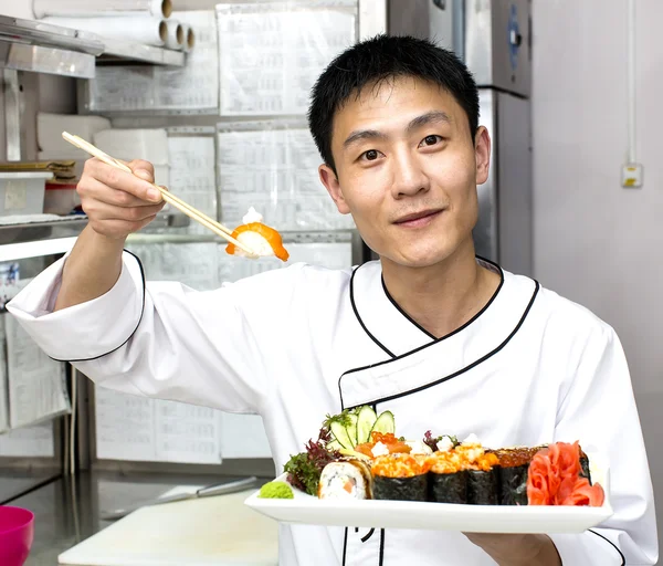 Japanese chef preparing a meal — Stock Photo, Image